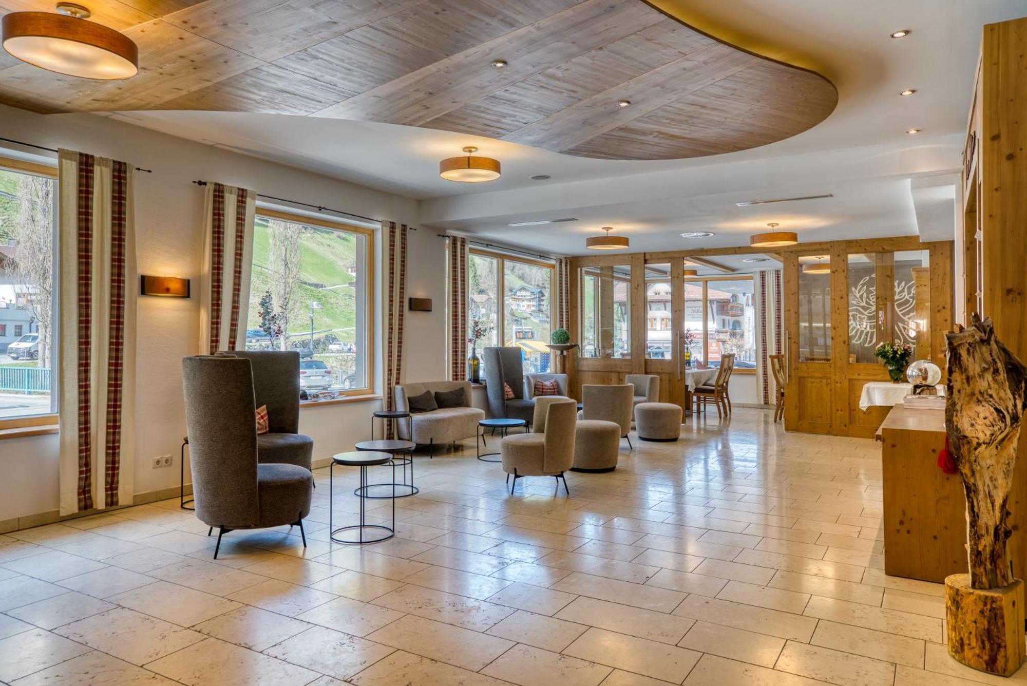Mallaun Hotel.Erlebnis See Buitenkant foto