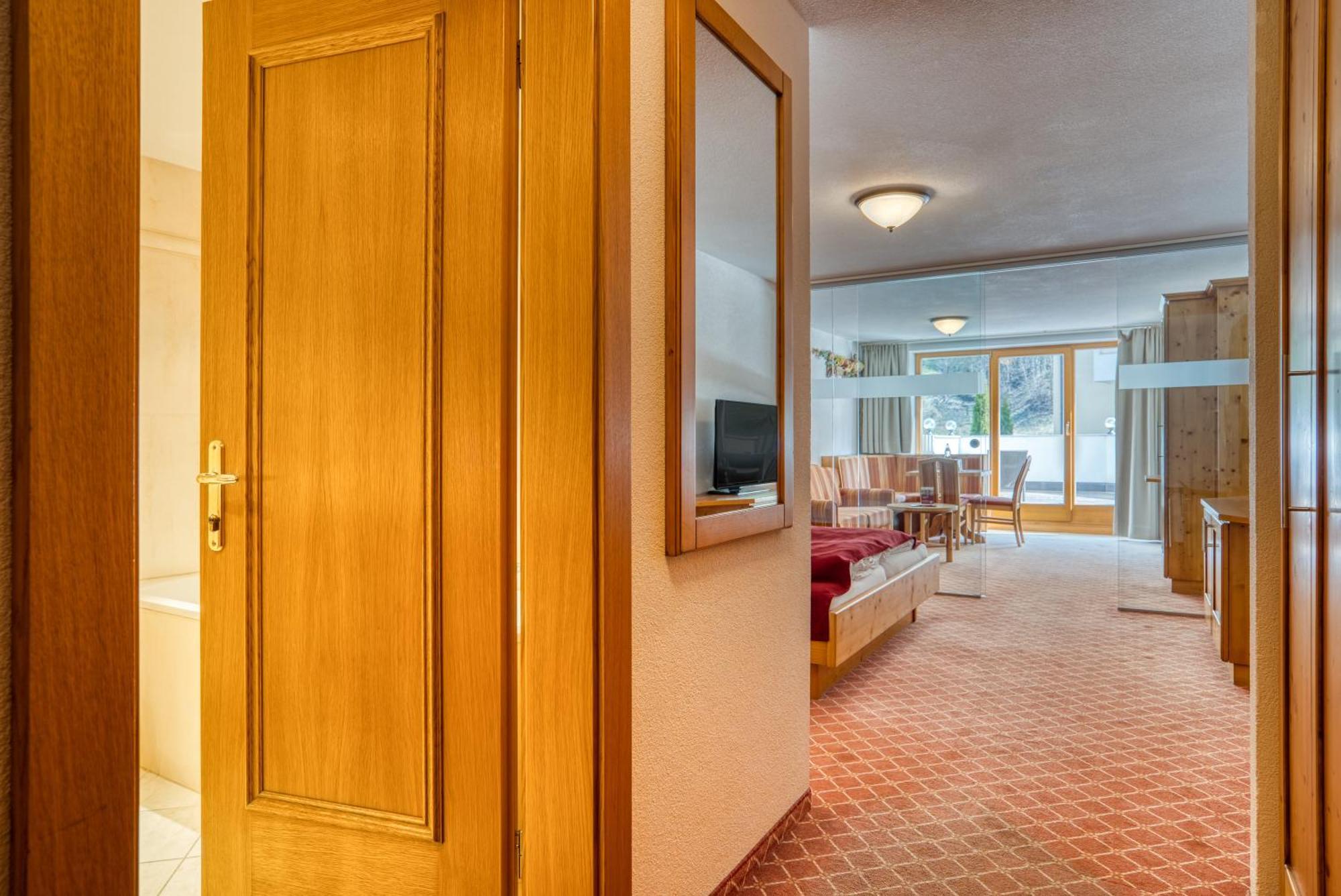 Mallaun Hotel.Erlebnis See Buitenkant foto